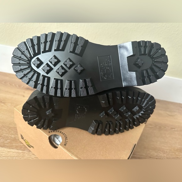 BNIB Dr. Martens unisex-adult 2976 Quad Chelsea Boot (White) Size 7 Women/6 Men - Picture 8 of 11